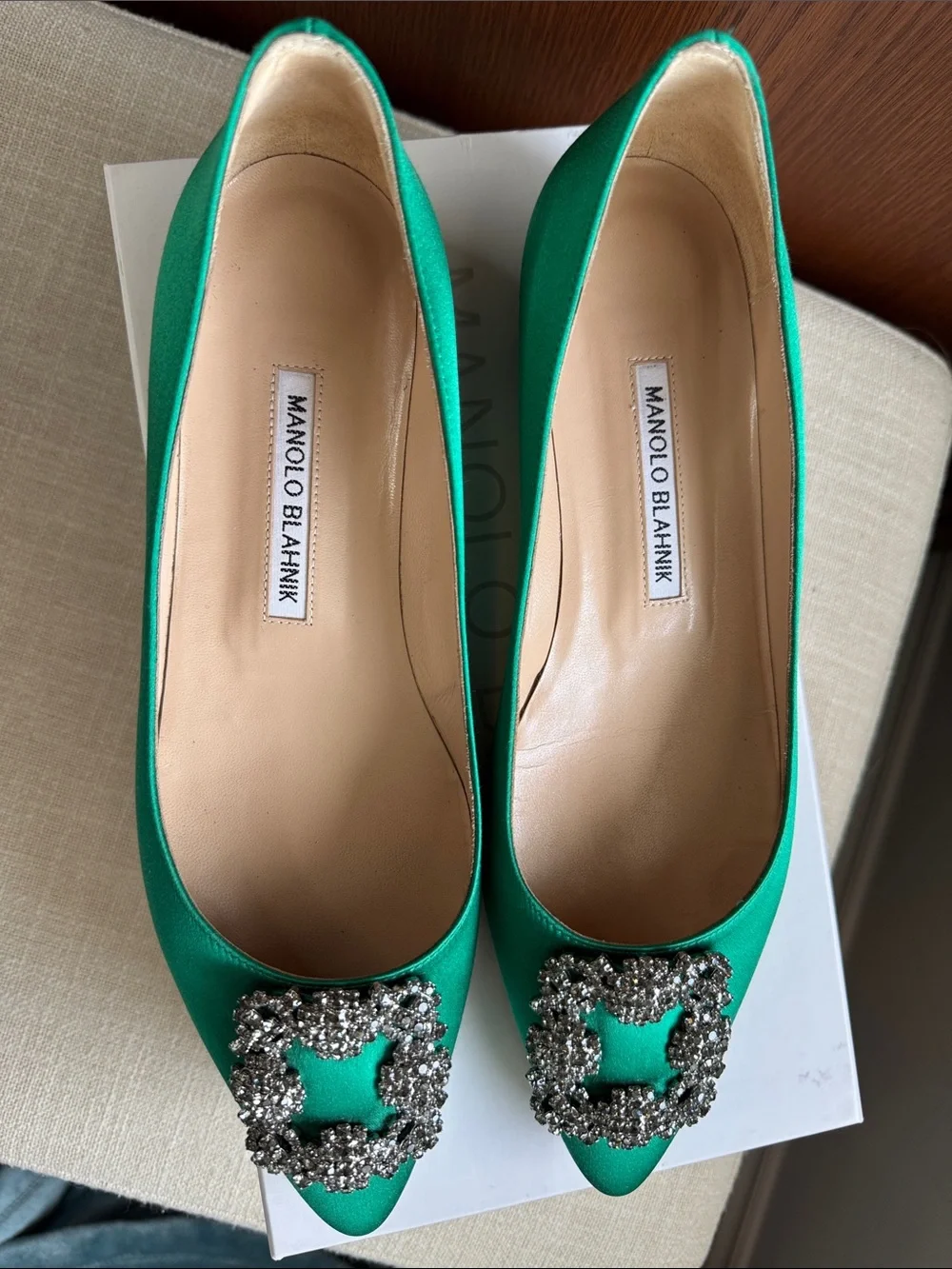 Manolo Blahnik Emerald Green Hangisi Satin Flats size 38.5. - Picture 5 of 8